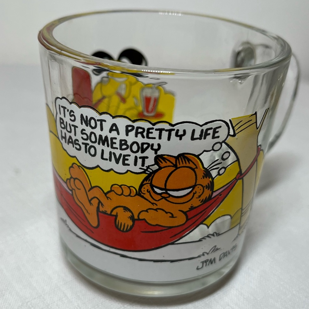vintage 1978 McDonald's Garfield cat mug. "IT'S NOT A PRETTY LIFE BUT ……